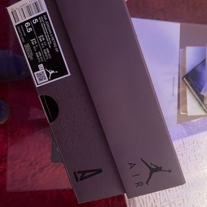 A Ma Maniere Jordan 4